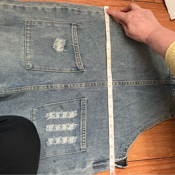 Distressed overalls - Picture 7 of 7